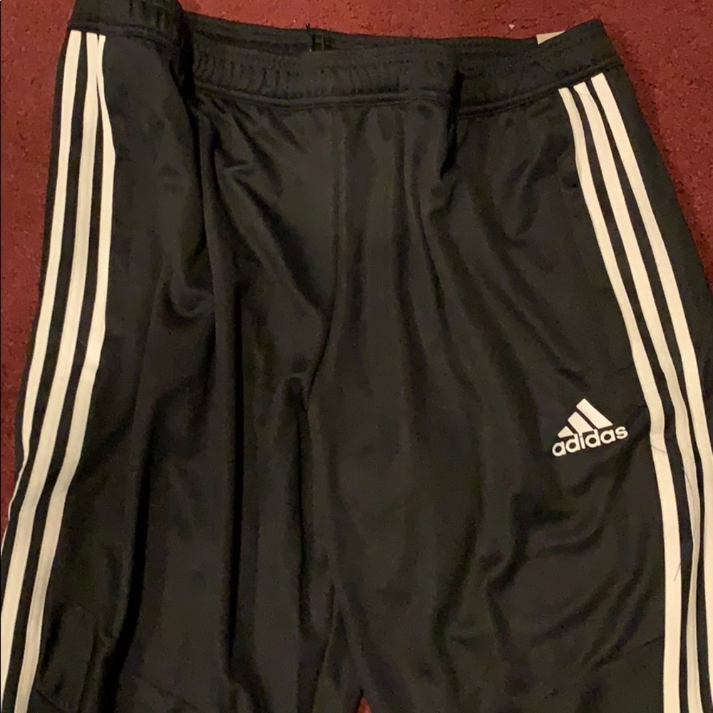 Men’s ADIDAS joggers. BNWT Size XL BLACK